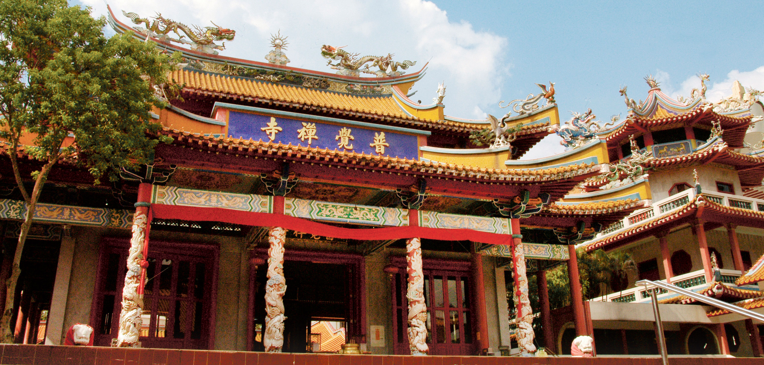 シンガポール最大級の仏教寺院 光明山普覚禅寺 | AsiaX
